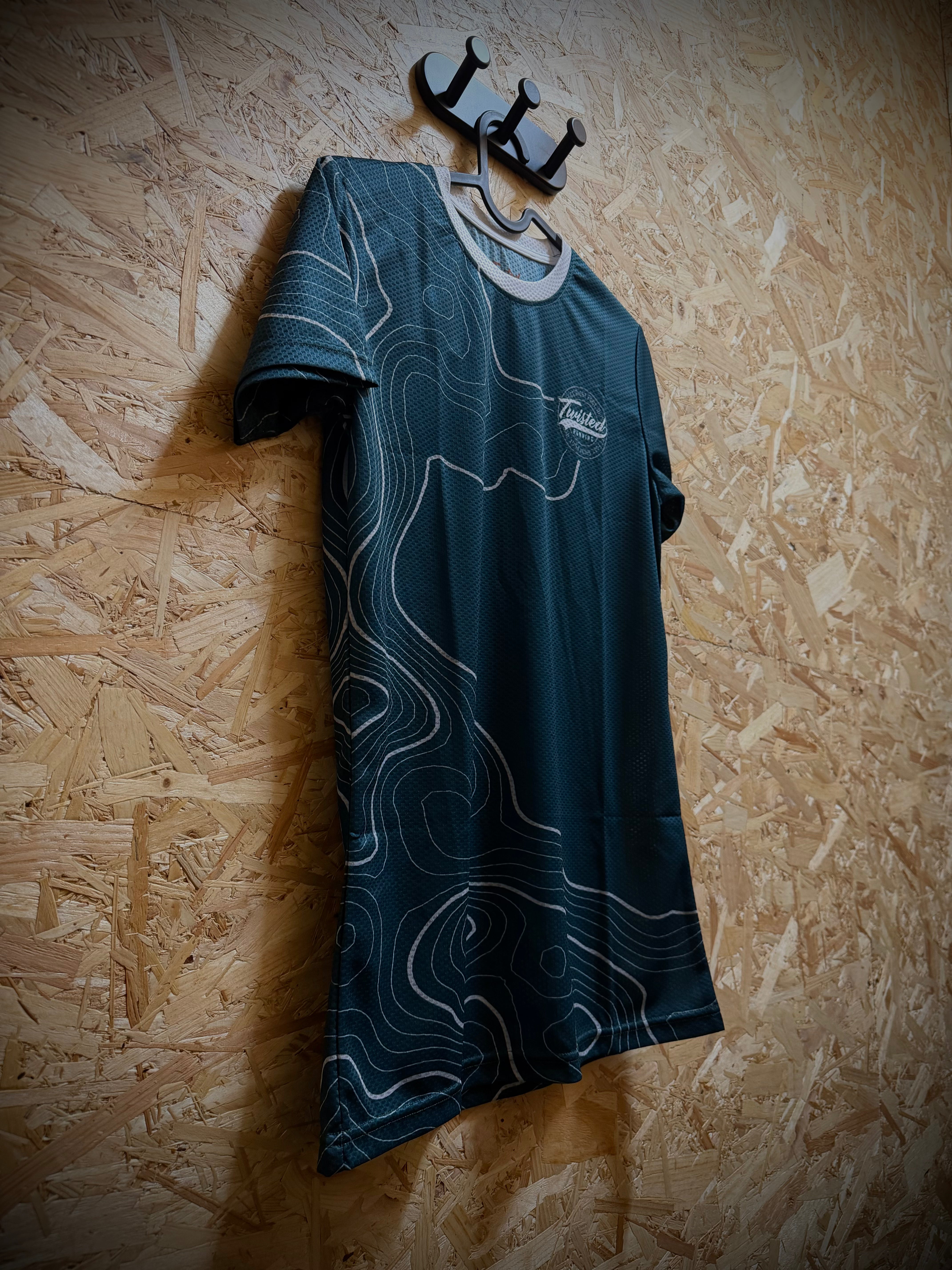 Topo Tee — Peacock Green