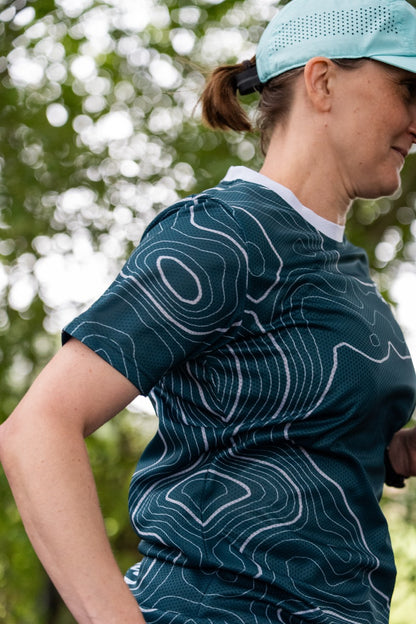 Topo Tee — Peacock Green